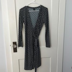 NWOT Ann Taylor navy and white wrap dress